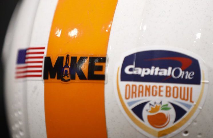 LOOK: Tennessee Honoring Mike Leach in Orange Bowl
